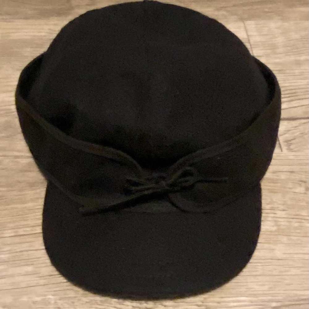 Black Wool Cap with Bow Detail